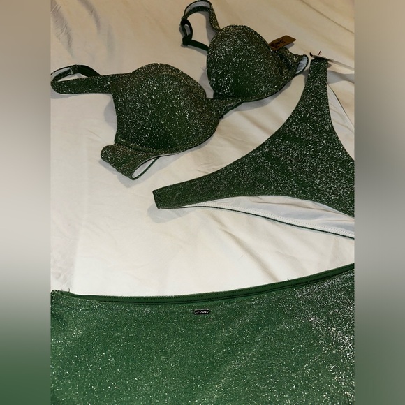 Victoria’s Secret Bikini set & cover-up - Picture 4 of 4